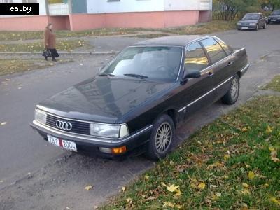      Audi 200  