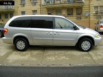 -  Chrysler Town-Country   