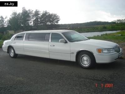   Lincoln Town Car   