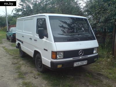   Mercedes MB100  100
