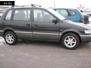    Mitsubishi Space Runner   